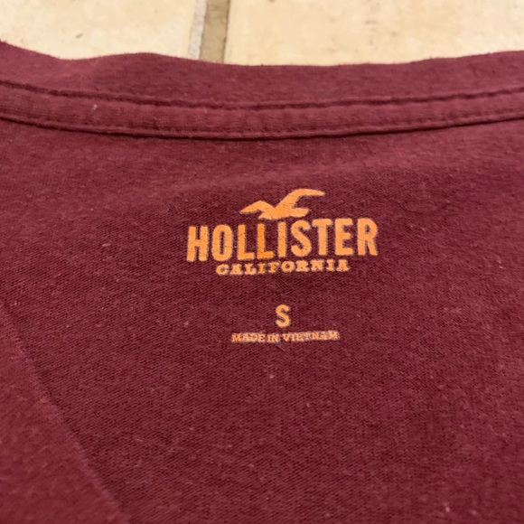 Hollister Men's V-Neck T-Shirt with Embroidered Logo, Maroon/Burgundy, Size S - Picture 2 of 7